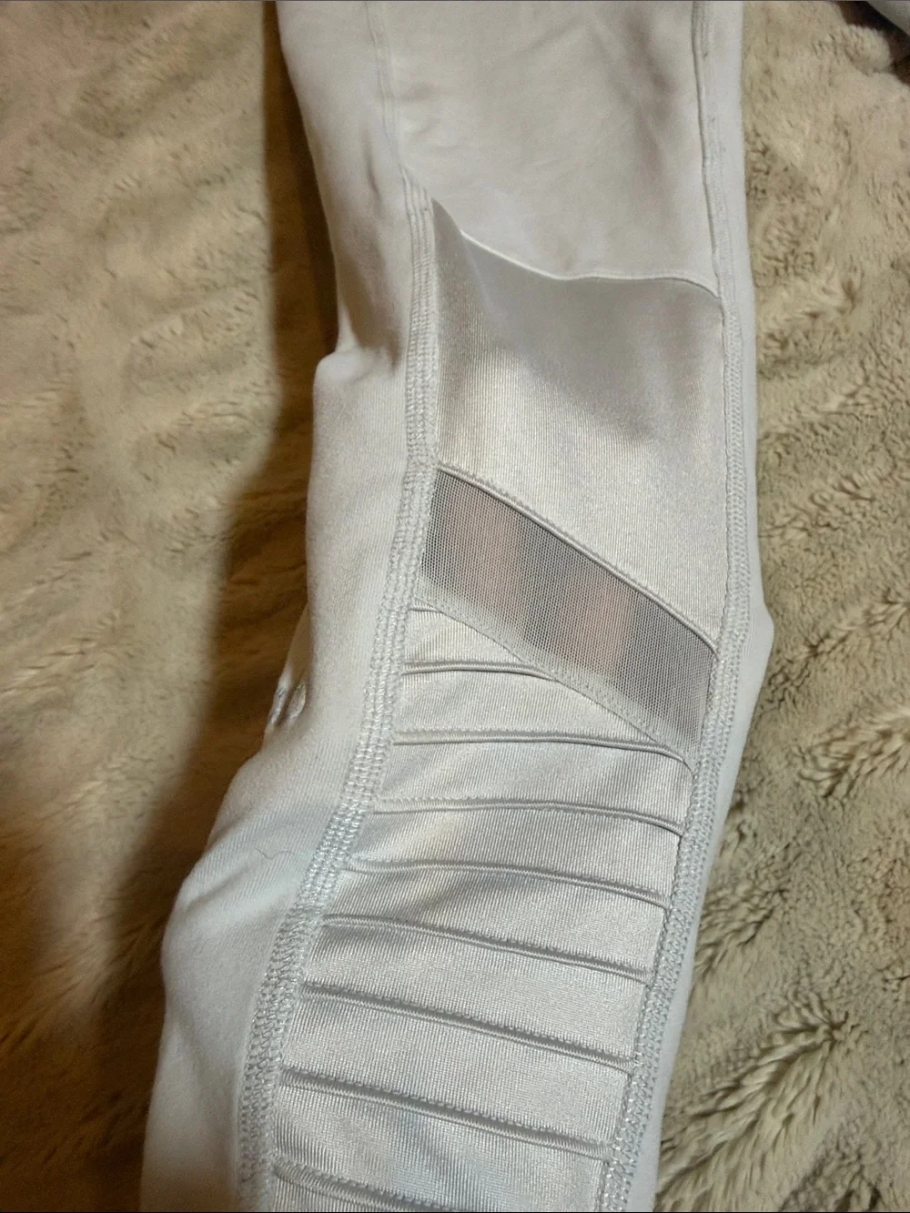 Alo yoga High Waist Moto legging in white size Small